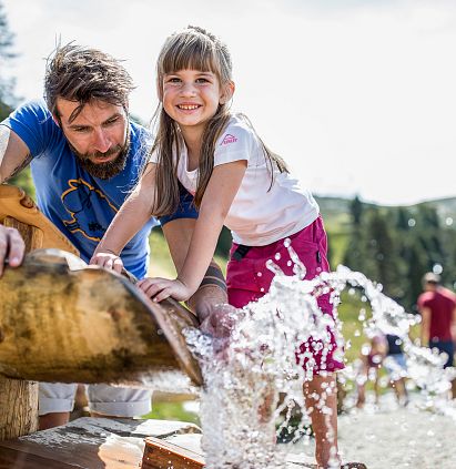 Family fun in the Zirbenpark at the Zirbenwasser station