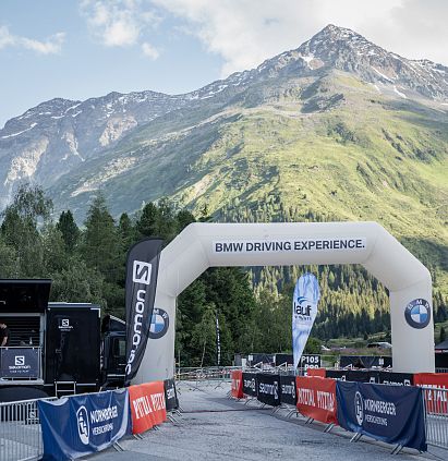 Startpunkt mit Aussicht auf die Berge beim Pitz Alpine Glaicer Trail