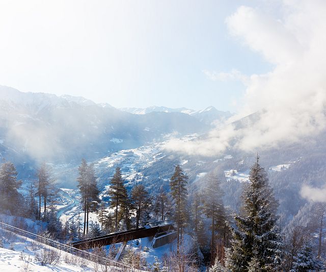 die-aussichtsplattform-beim-naturparkhaus-kaunergrat-im-winter