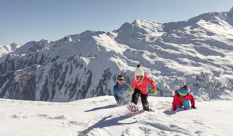 hochzeiger-schneeschuhwandern-mit-der-familie-3