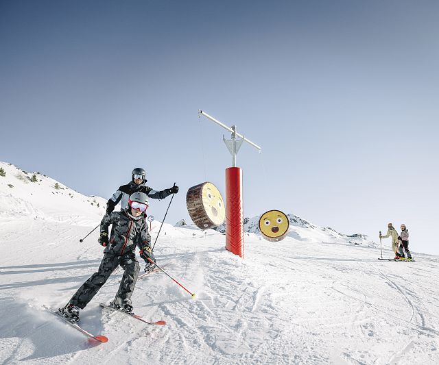 Children's ski courses at the Hochzeiger ski school