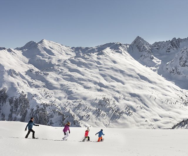 Winterwandern mit Landschaft