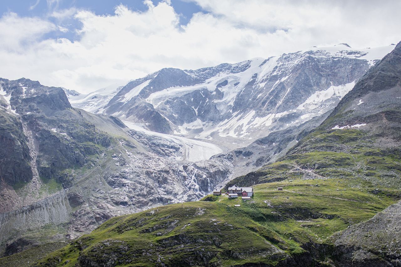 The Taschachhaus from the distant view