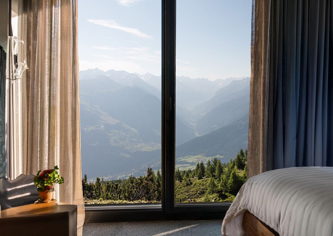 hotelzimmer-mit-ausblick-16