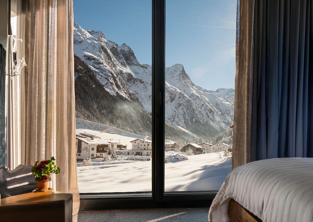 hotelzimmer-mit-ausblick-im-winter-2