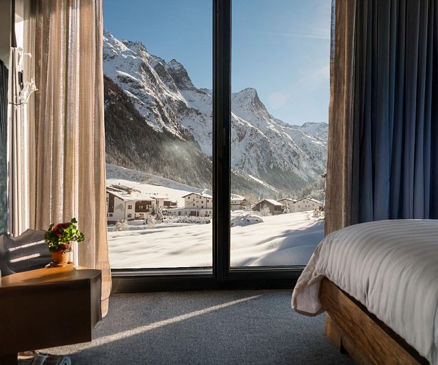 hotelzimmer-mit-ausblick-im-winter-im-pitztal-22