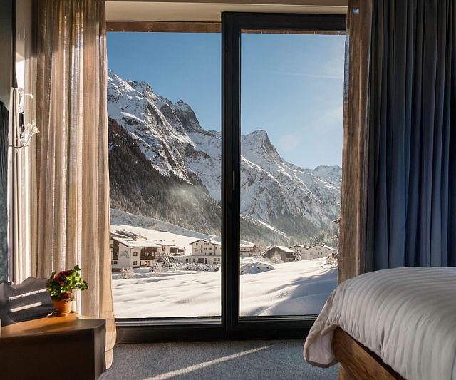 hotelzimmer-mit-ausblick-im-winter-im-pitztal-29