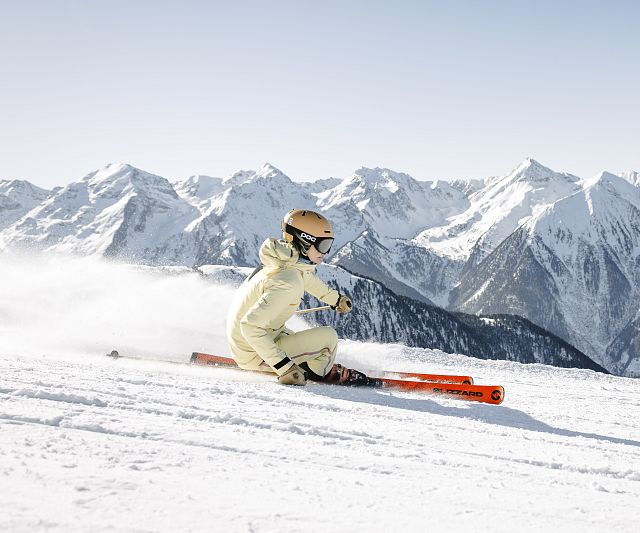 skifahren-im-skigebiet-hochzeiger-1