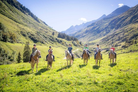 Reitergruppe im Pitztal