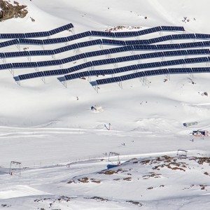Photovoltaik-Kraftwerk am Pitztaler Gletscher im Winter